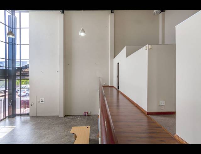365M² SHOWROOM TO LET IN MALL INTERCHANGE